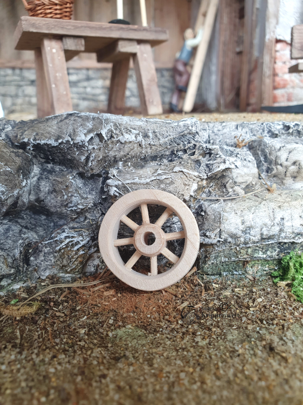 Wagenrad als Weihnachtskrippenzubehör