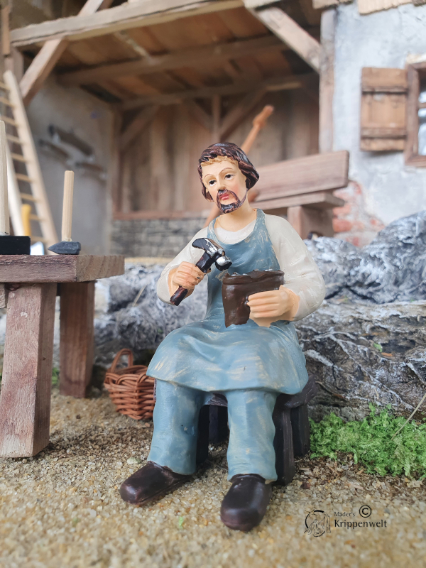 Artikel anzeigen hämmernder Schuster als günstige Krippenfigur aus Polystone