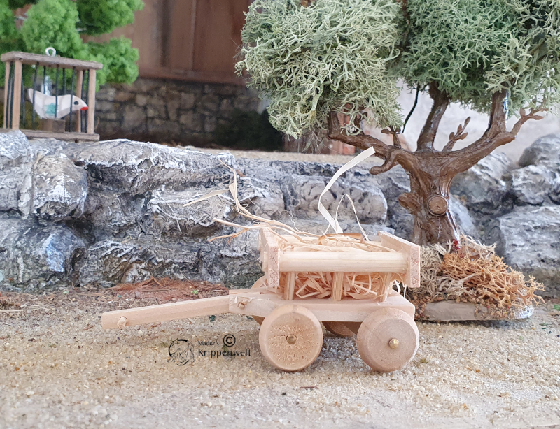 Artikel anzeigen kleiner Leiterwagen aus Holz als Krippenzubehör