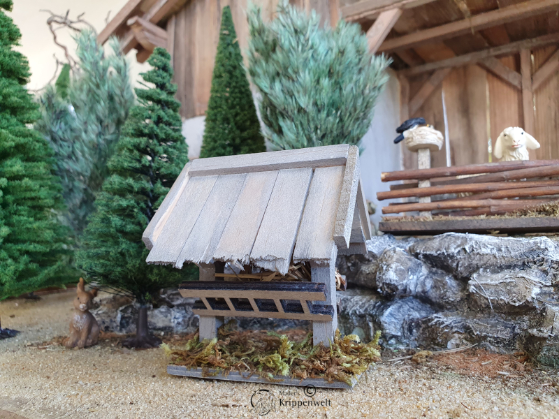 Artikel anzeigen Futterkrippe mit Grundplatte und Dach in 2 Größen