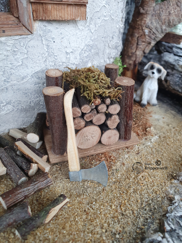 kleines Beil als Weihnachtskrippenzubehör