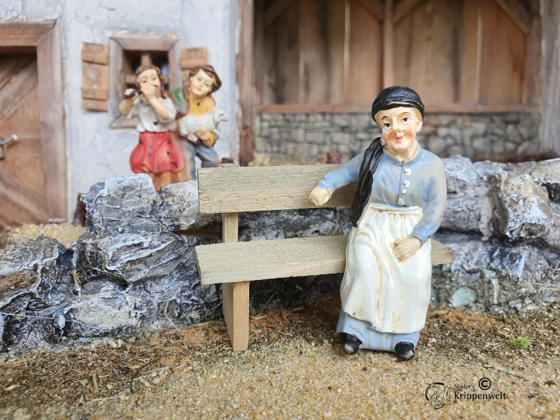 klicken um großes Bild anzuzeigen Bank gebeizt in 2 Größen als Krippendekoration