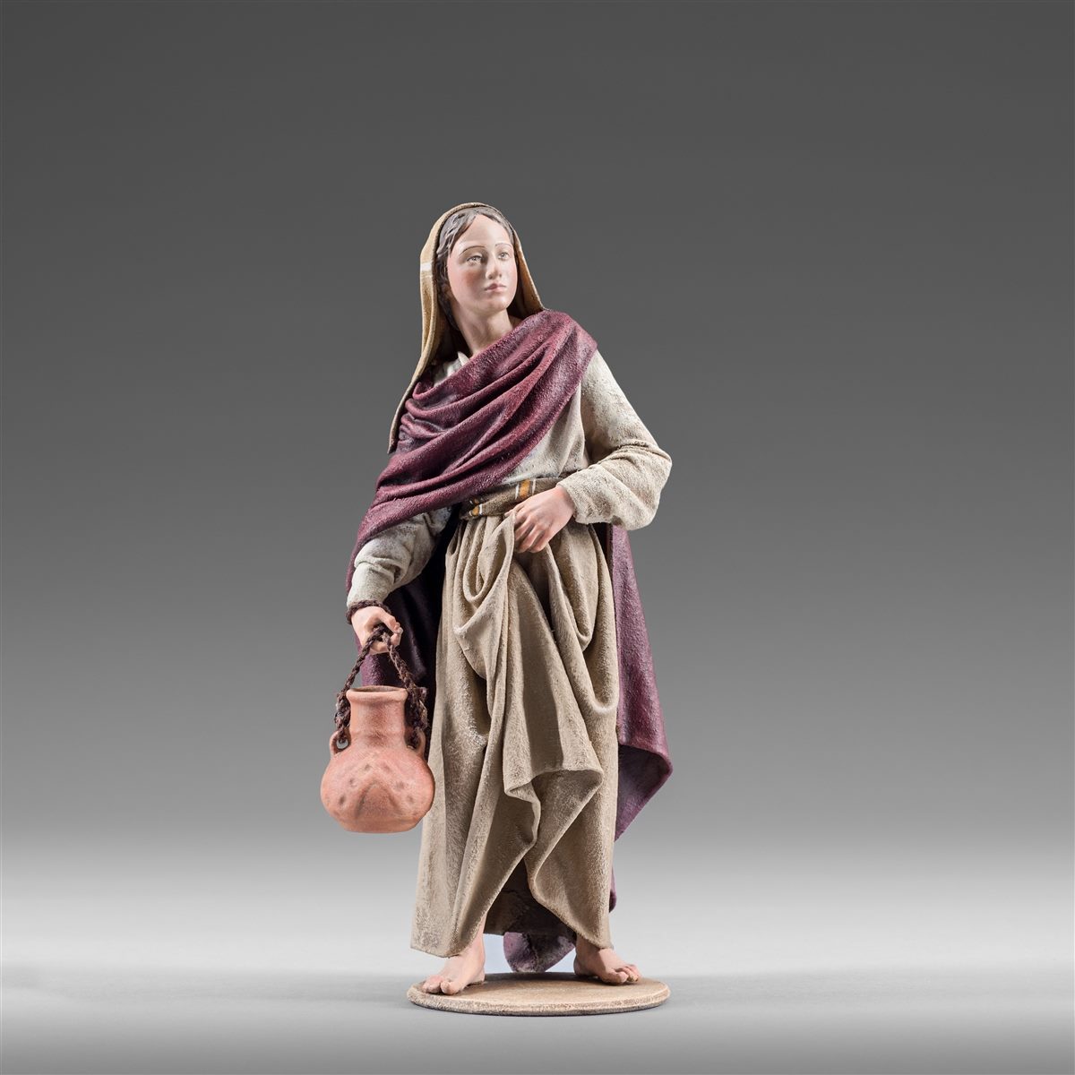 klicken um großes Bild anzuzeigen Hirtin mit Krug als Krippenfigur von der Immanuel Krippe von Heide