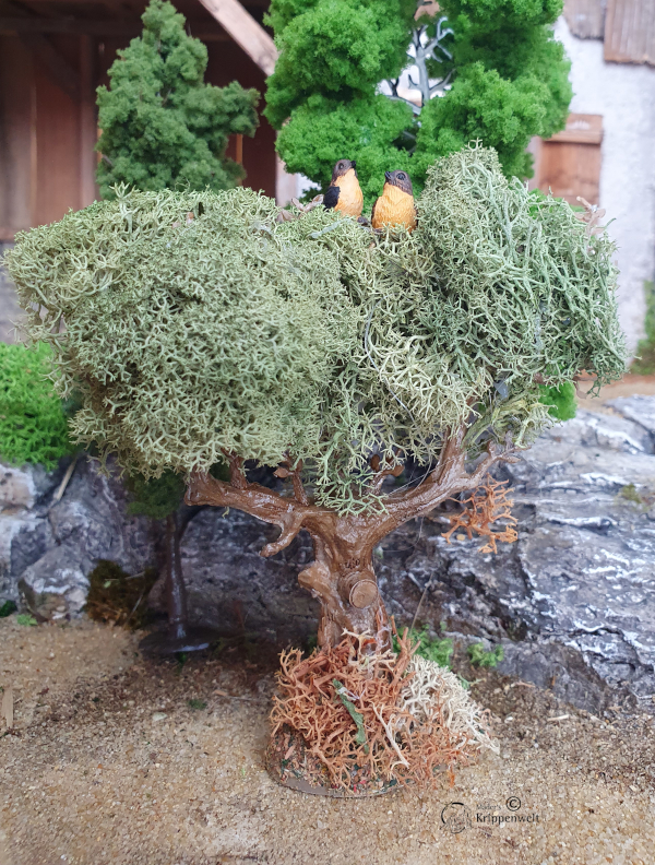 klicken um großes Bild anzuzeigen Krippenfiguren, ein Vogelpaar aus Kunstharz