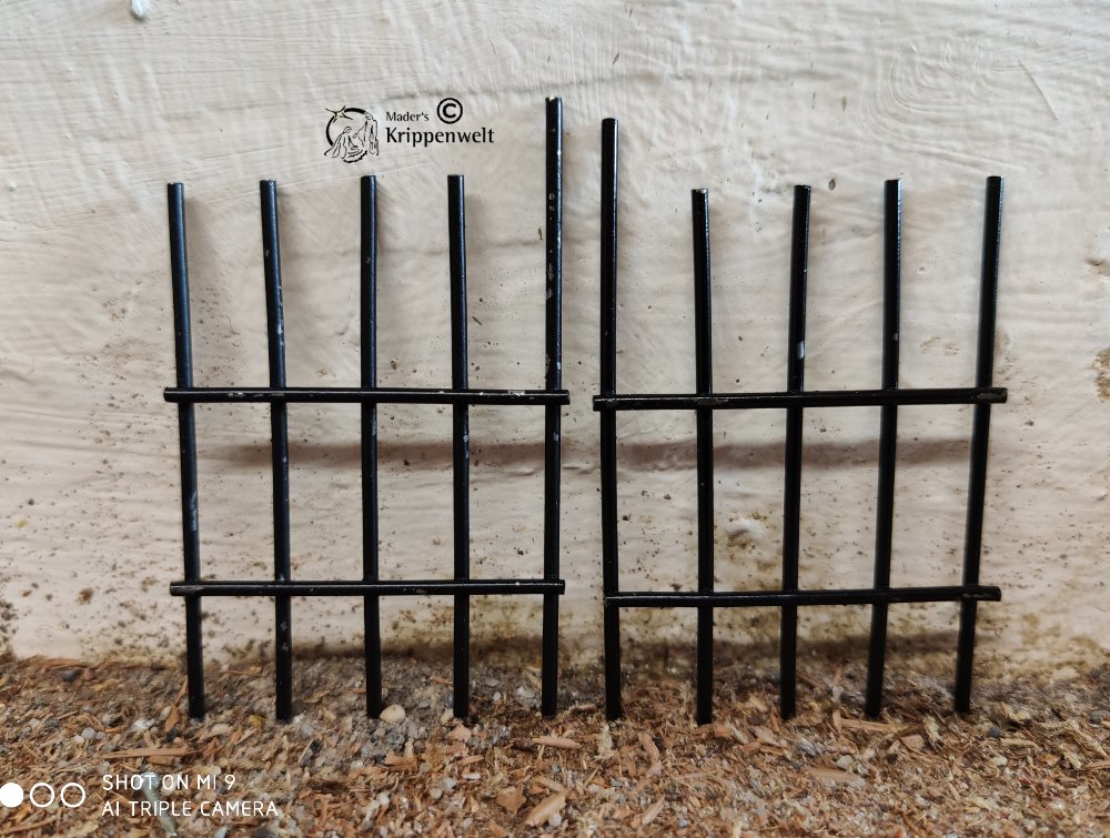 klicken um großes Bild anzuzeigen schwarzes Metallgitter für den Krippenbau