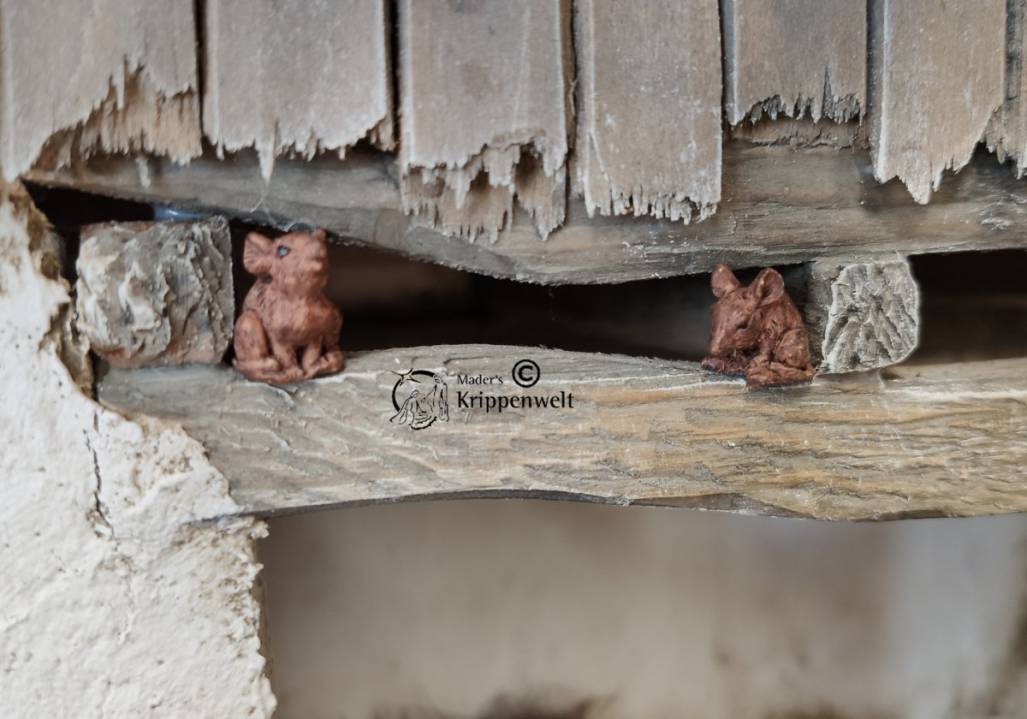 Artikel anzeigen Krippenfiguren, ein Mäusepaar sitzend aus Kunstharz