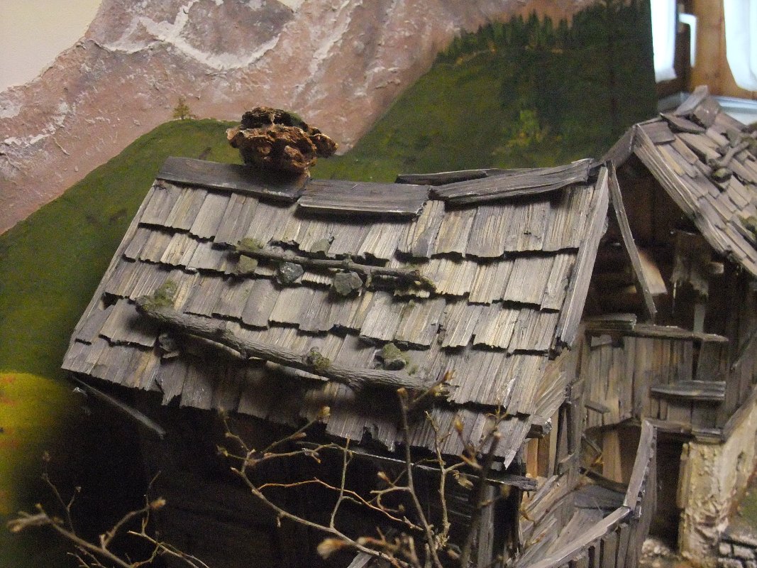 klicken um großes Bild anzuzeigen Dachschindeln gebrochen als Krippenbaumaterial