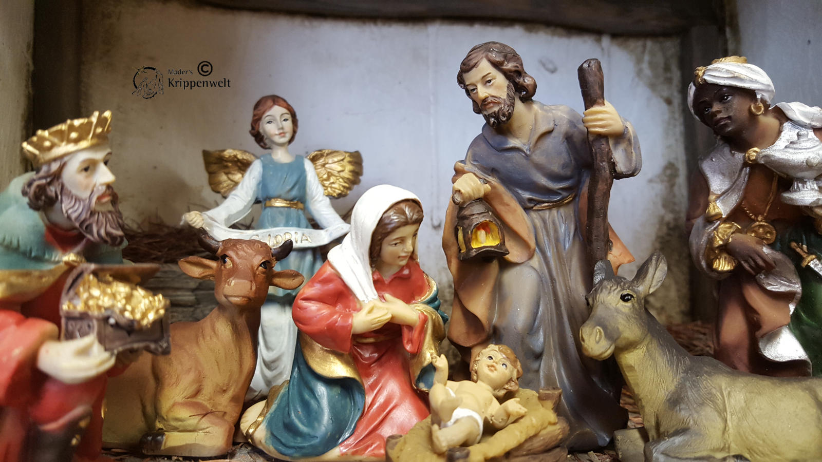 handbemalte Krippenfiguren für ihre heimatliche Weihnachtskrippe