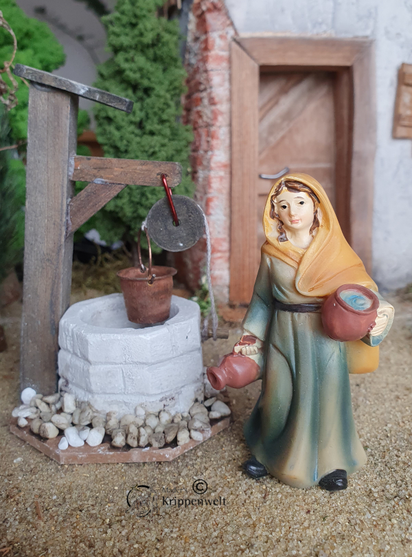 Artikel anzeigen Magd mit 2 Wasserkrügen als Krippenfigur aus Polyresin