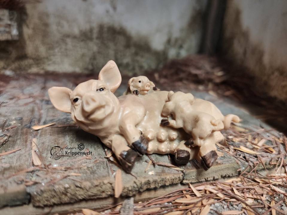 Artikel anzeigen Krippenfiguren, dreiteilige Fuchsfamilie aus Kunstharz