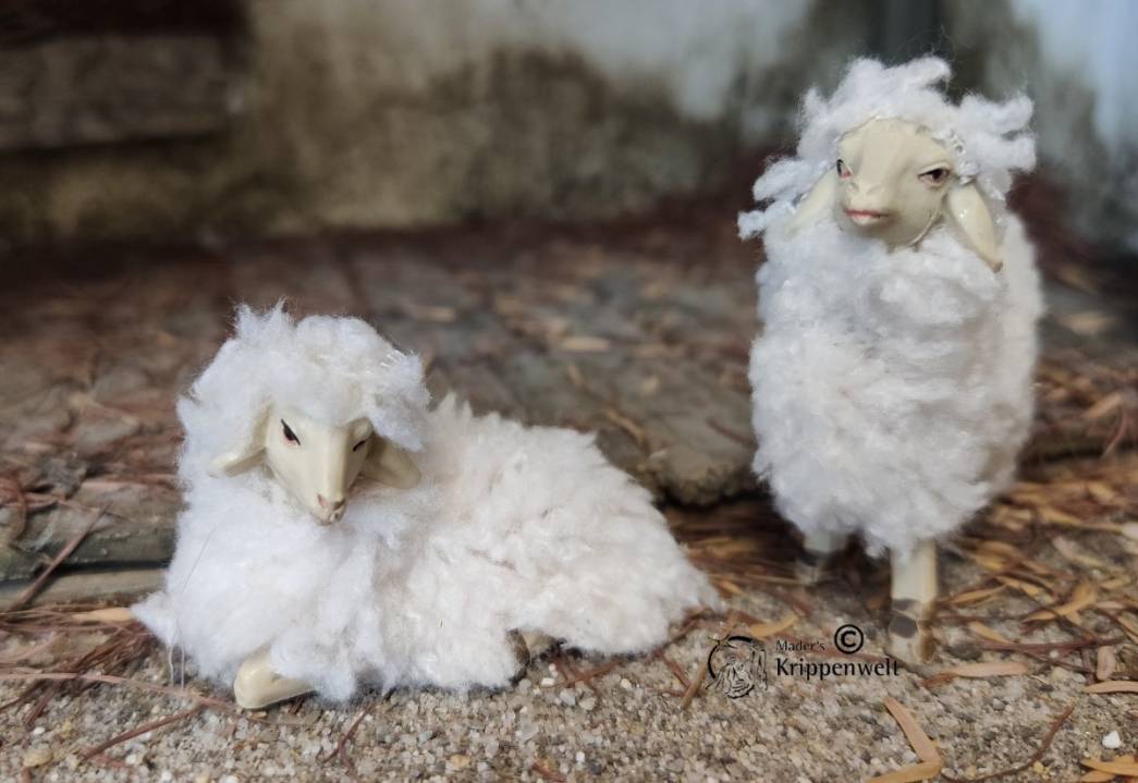 Krippenfiguren Tiere aus Kunstharz Schafe mit Wolle