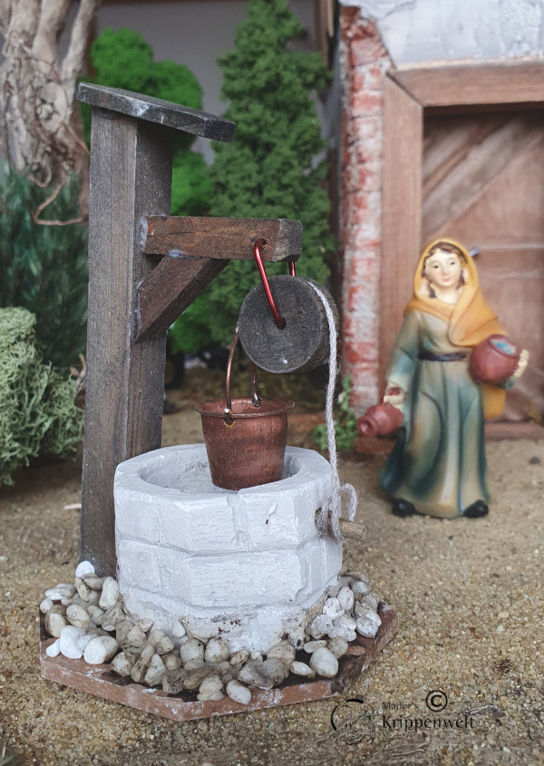 Artikel anzeigen ein Ziehbrunnen mit Kupferkessel als Krippendekoration
